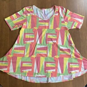 NWOT LuLaRoe Top. Size Medium